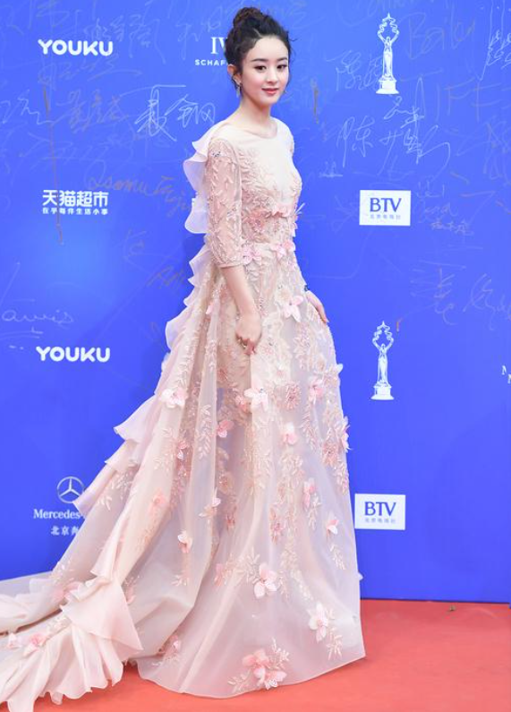 王冰冰身高有多高（看起来很矮实际很高的明星介绍）