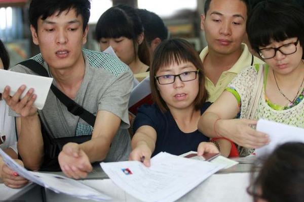 铁饭碗又将有变动，这些在编职工或改为合同工，应届毕业生须了解