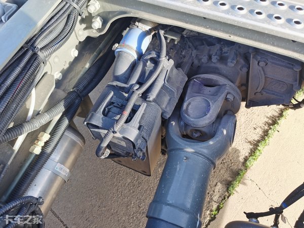 2020款重汽汕德卡牵引车配超高顶驾驶室，售价45万元值吗？