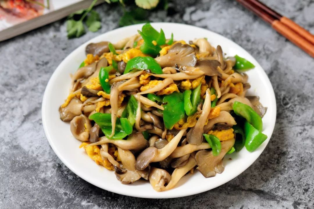 原来素炒蘑菇这样做更美味,家常好吃又营养丰富,上桌就被扫光光
