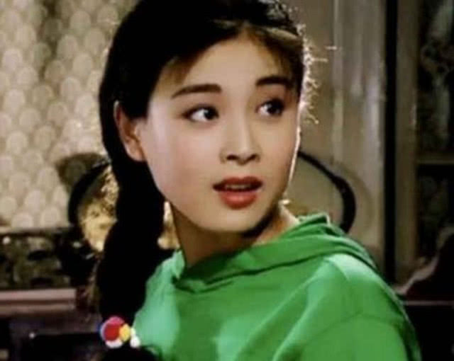 1992年,赵明明主演了电视剧《女人不是月亮》,这部戏在央视一经播出