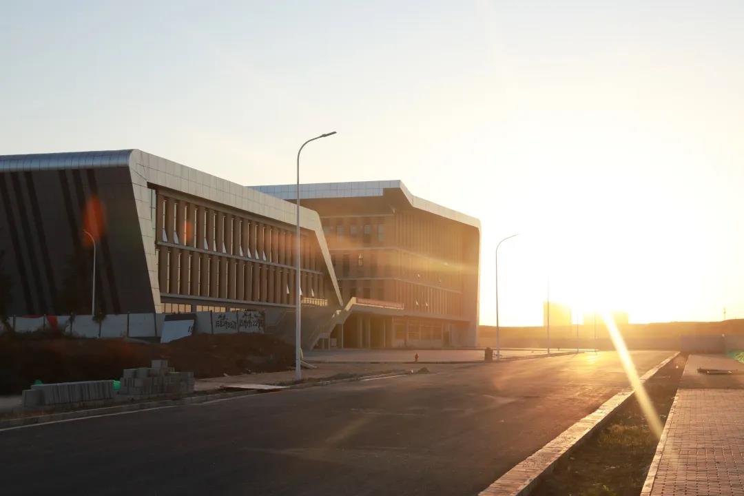 陕西最“豪华”大学之一！坐拥4大“网红”食堂，游泳馆、商业街一应俱全！