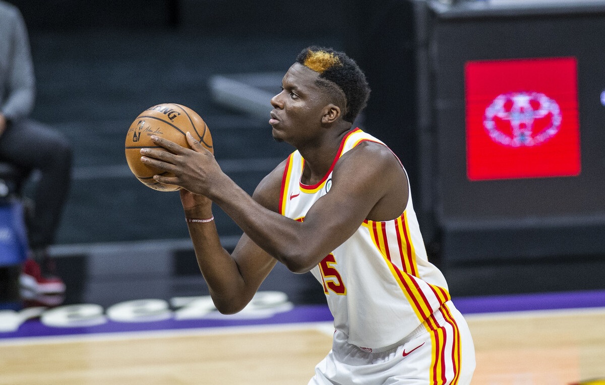 刚过去了的2020-21赛季,卡佩拉在常规赛每晚30分钟的时间内,能打出场