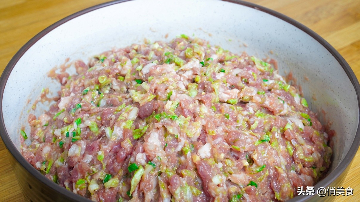 饺子馆不外传的白菜猪肉馅做法，不腥，不腻，鲜嫩多汁真好吃