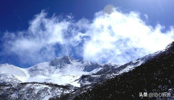 洱海因苍山而灵动，苍山因洱海而妩媚