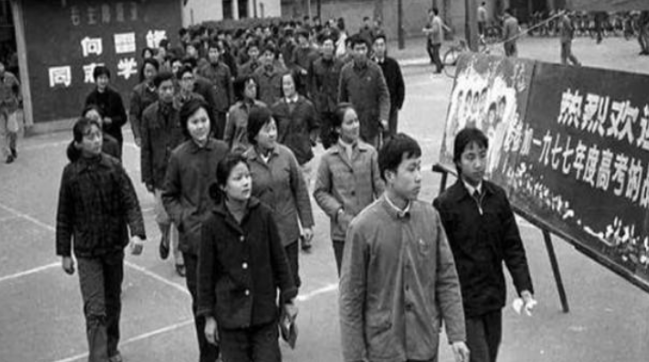 44年前的“高考试卷”走红，初中生直言太简单，高中生看后笑了