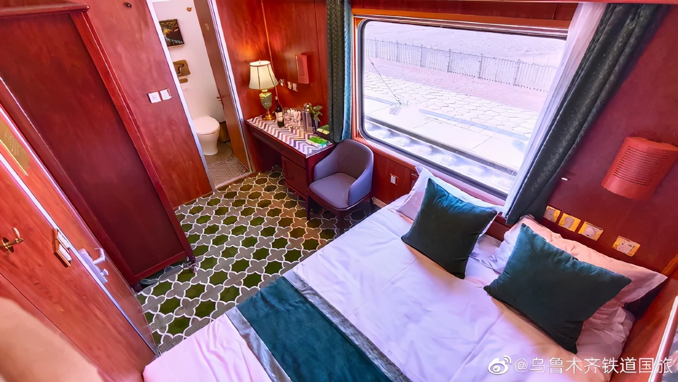 我国最豪华专列"新东方快车"发车,3万一趟