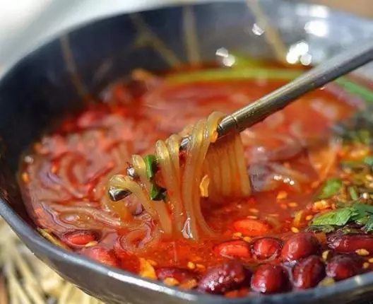 小吃店日销上千份的酸辣粉详细做法 麻辣鲜香酸且油而不腻香