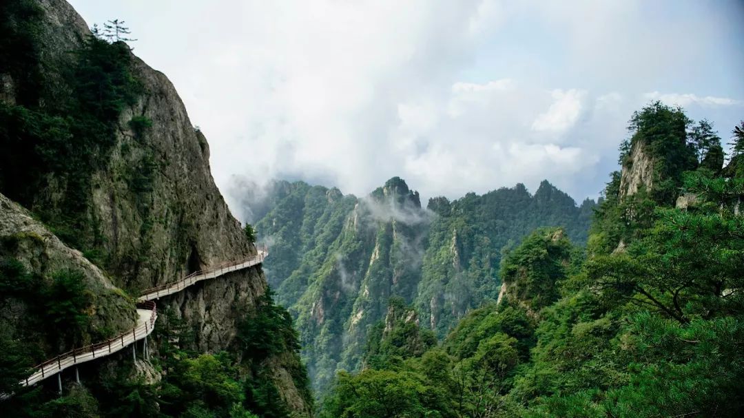 一山有四季十里不同天（洛阳老君山详细介绍）