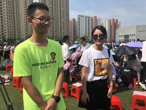 高考“跪谢”母亲的他，被北邮大学的这个专业录取了，前景怎么样