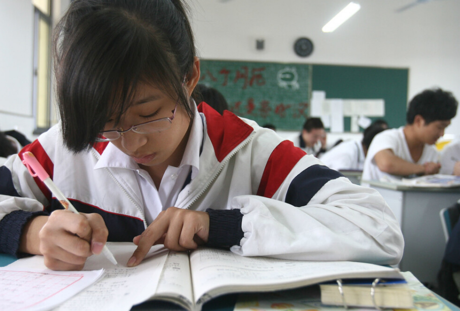 高考前，跟老师补课成绩就有所提升？多年教育工作者：不一定