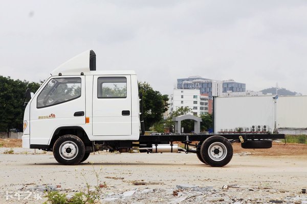 5万出头标配倒车影像,实拍国六唐骏小宝马双排小卡