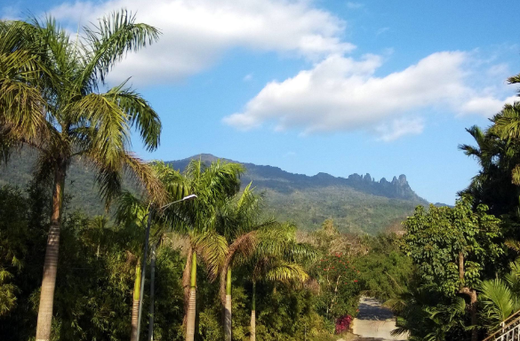 各省高考难度被分成五档，河南一档无争议，湖南江苏第三档引争议