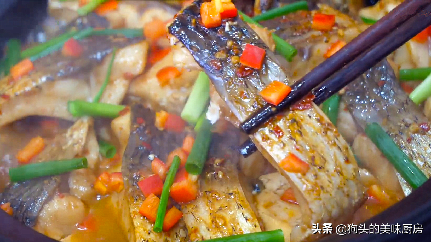 秋天要多吃鱼，教你懒人做法，用料简单味道香，上桌汤汁都不剩