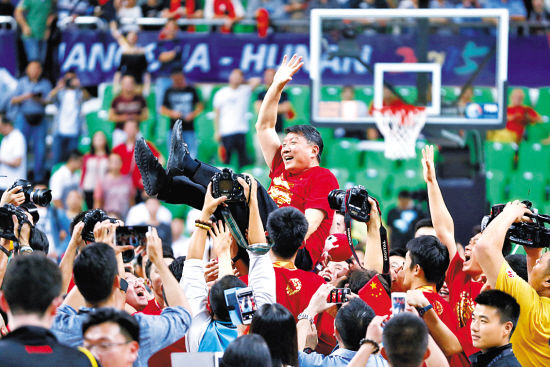 nba中国教练有哪些(中国男篮历届国家队主教练执教成绩，谁是最出色的主教练？)