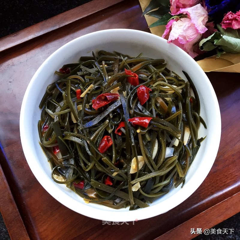 酸溜溜的味道，酸爽可口，开胃下饭，还帮油腻腻的肠胃减减负