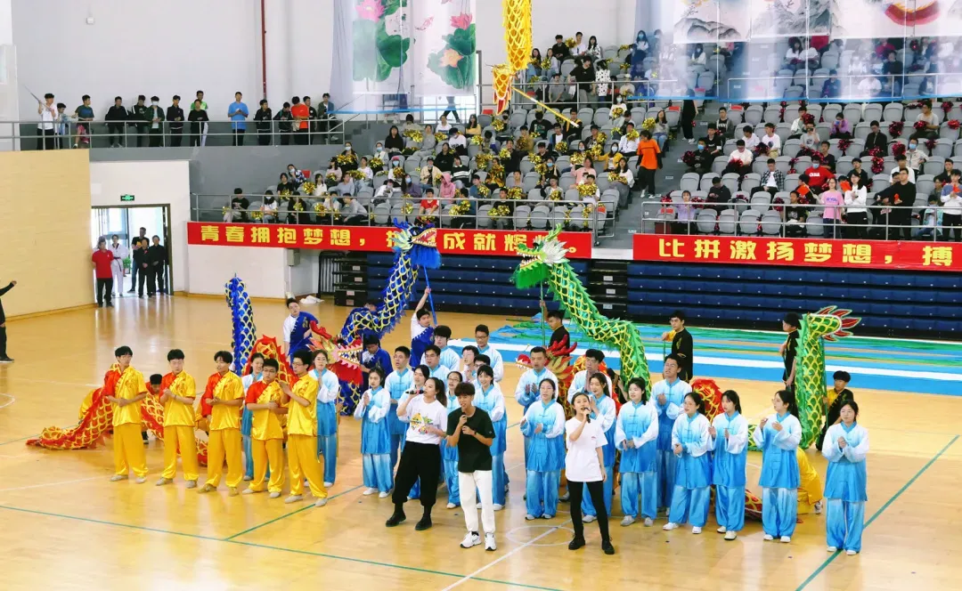 与苏炳添角逐百米赛道、横扫伊藤美诚，这些运动员都来自上海同所高校！