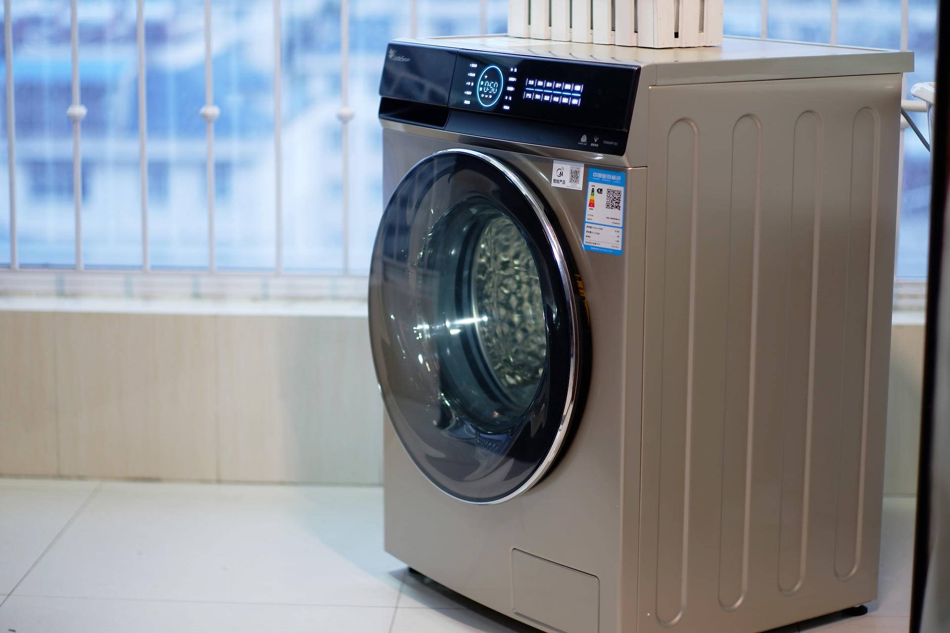 亿万气泡超强去污技术,小天鹅超微净泡水魔方洗烘一体洗衣机体验