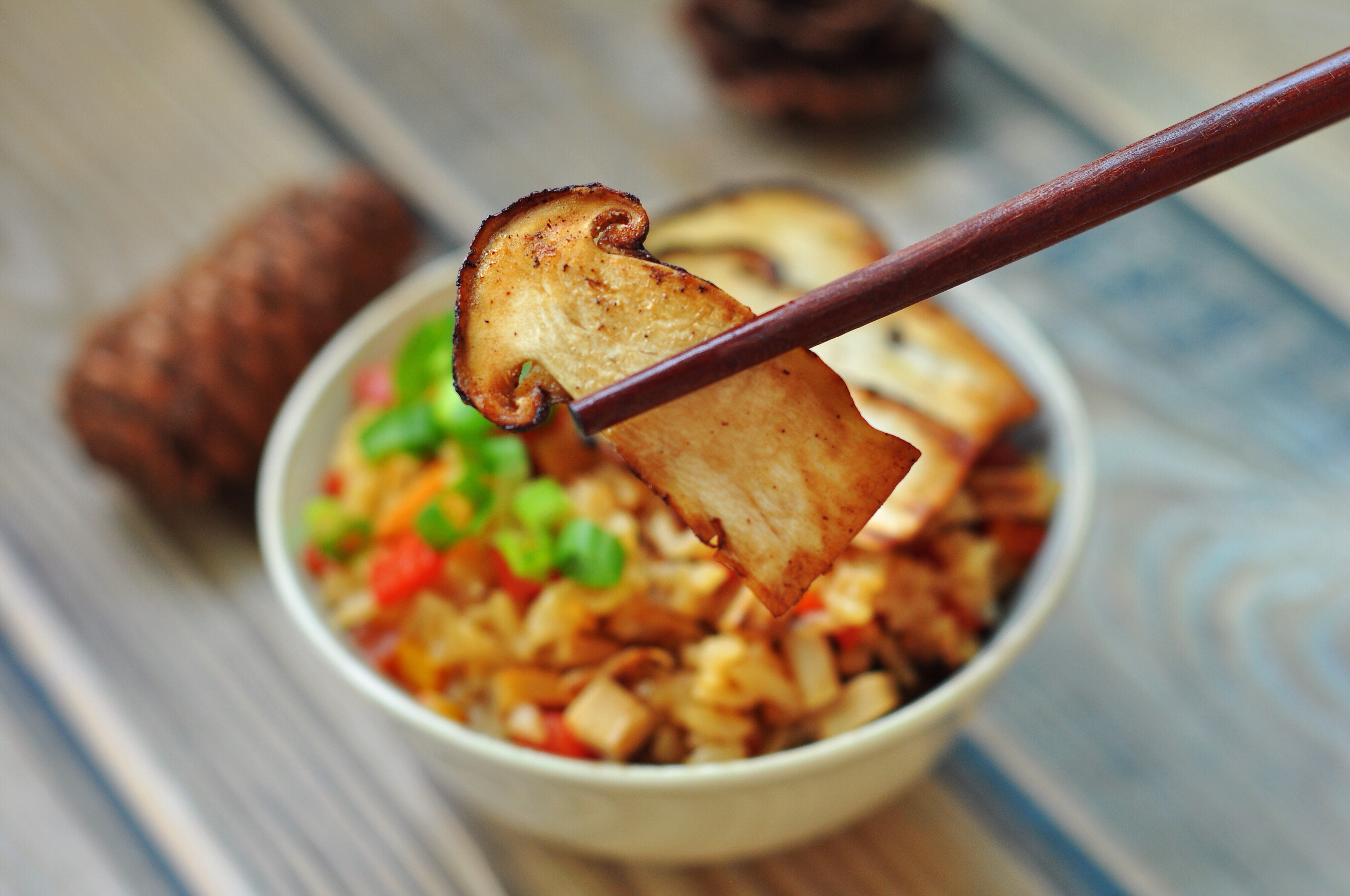 上海妈妈教你做一道色味俱佳的"松茸饭",黄油煎松茸,唇齿留香