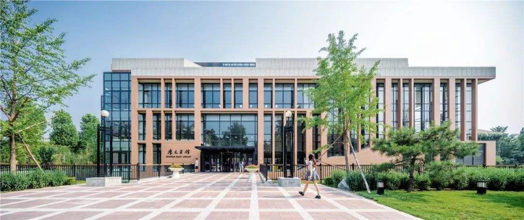 清华大学女生持续尬舞的背后，请别再消费名校口碑了