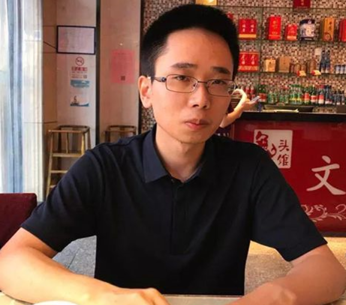 致命同学：只因两年前口角，中科院研究生被同学千里刺杀，凶手曾雇“黑客”破解被害人行踪