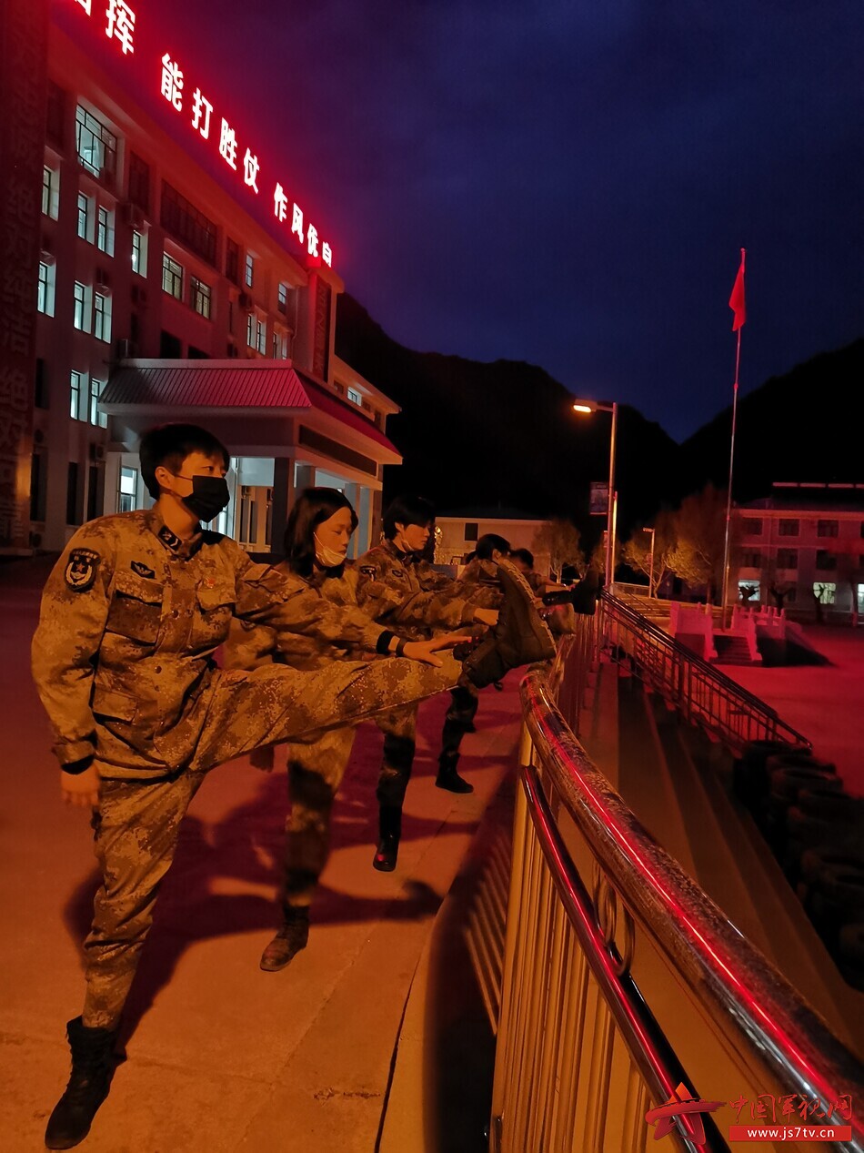 想报效祖国的小姐姐看这里：高考462分就有机会，还有绿色通道