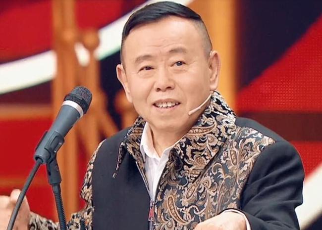 潘长江逐渐接触了喜剧小品,结婚后的潘长江依旧很努力,随着在二人转