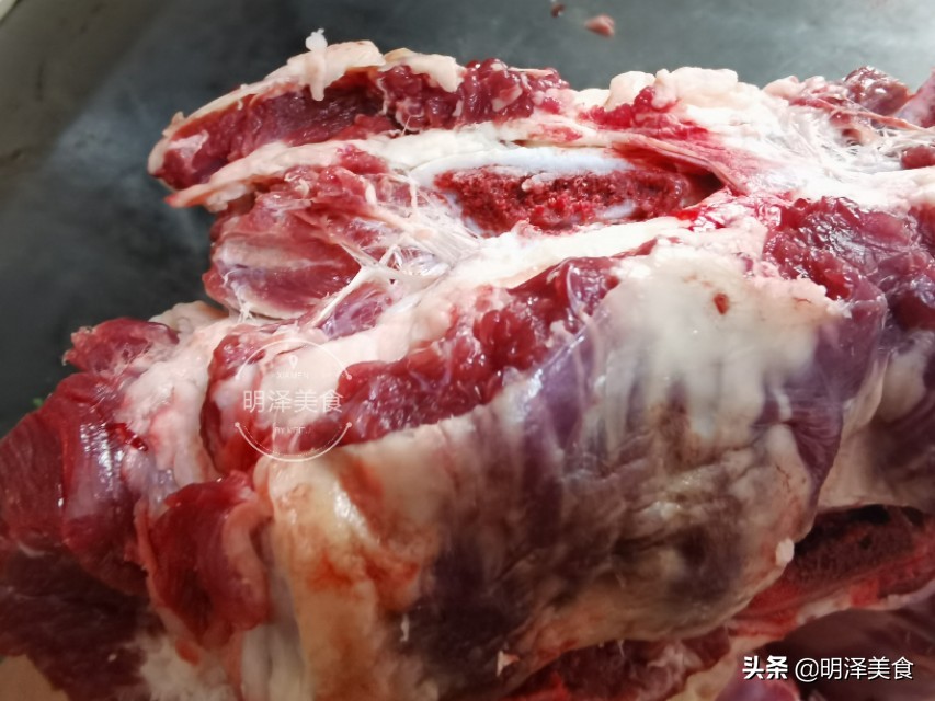 買牛肉，怎樣區別鮮牛肉和注水牛肉？告訴你幾個鑒別方法