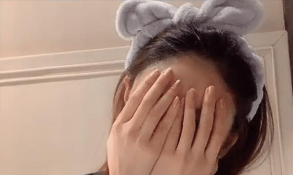 邻居大婶说到这里,竟捂脸哭起来.腾飞妈和焕彩妈等一齐劝她.