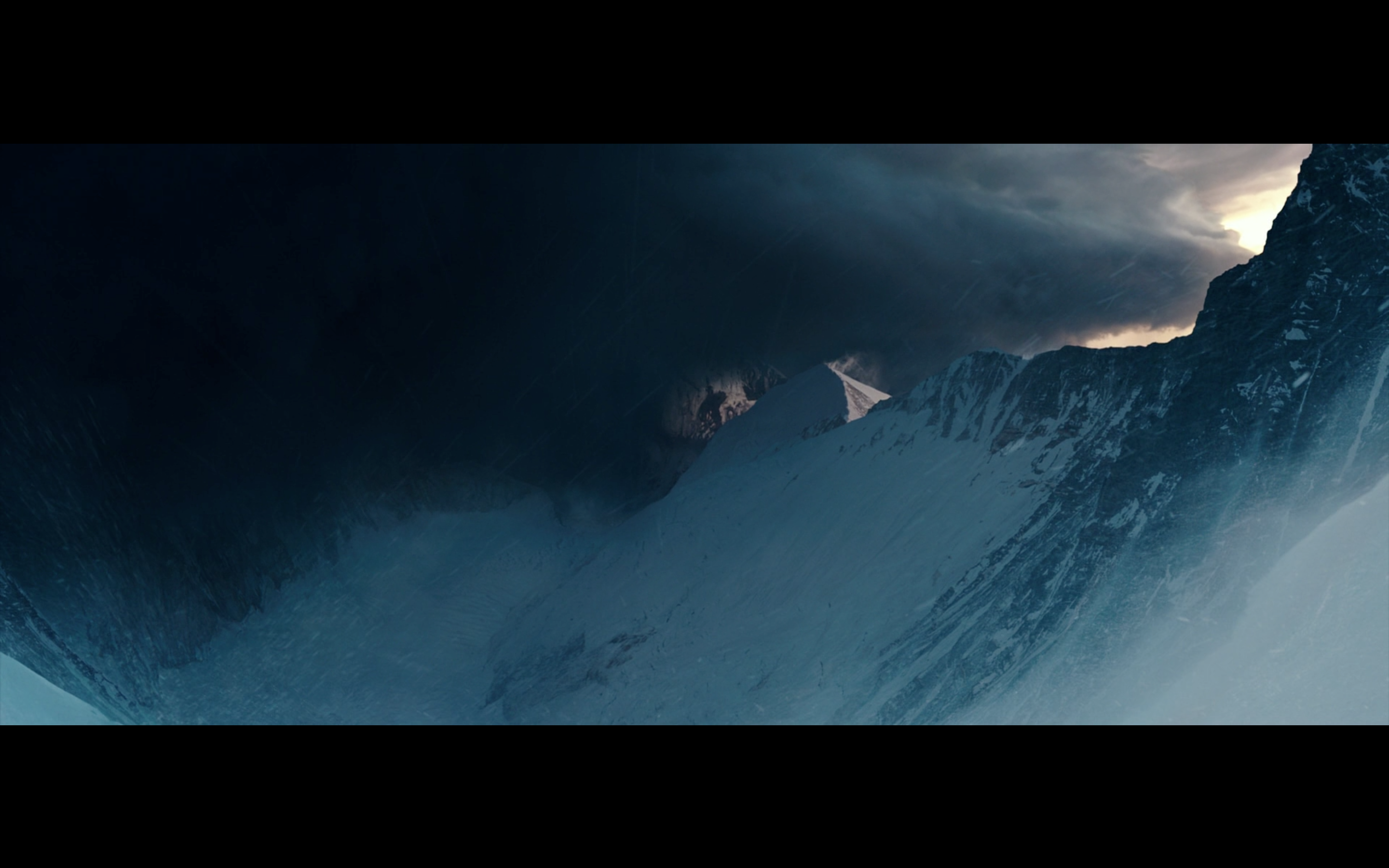 看完7.5分好莱坞片《绝命海拔》，更觉得《攀登者》被严重低估了