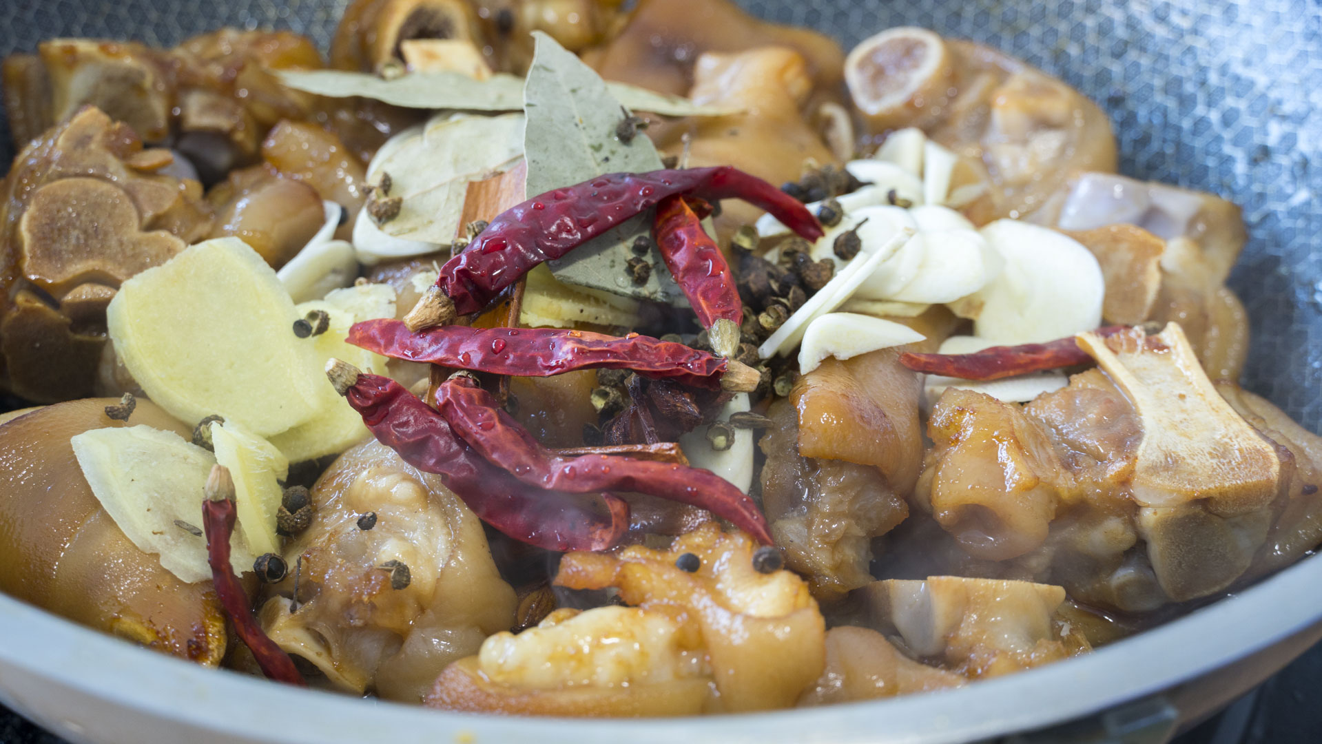 秋冬干燥寒冷，女人要多吃6种食材，补水又驱寒，面如桃花显年轻