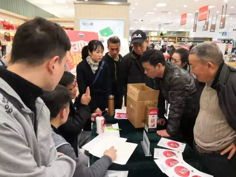 茅台捉“谣”记惊现重庆观音桥商圈,七大“真相”被现场“直播”