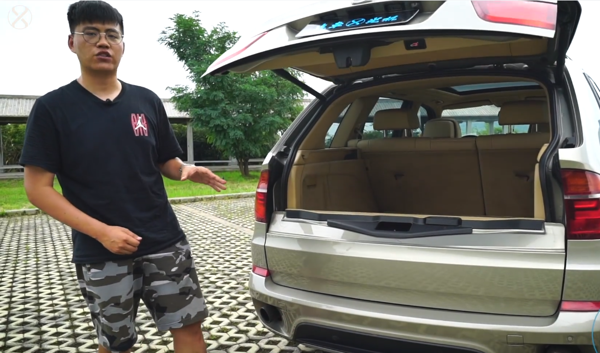 大众途锐pk宝马X5：手握20万选择哪台SUV？