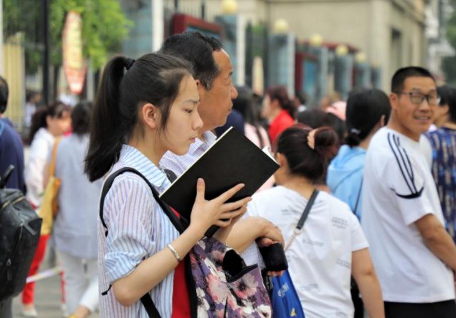 2022年高考报名时间出炉，5类学生没有考试资格，尖子生也一样