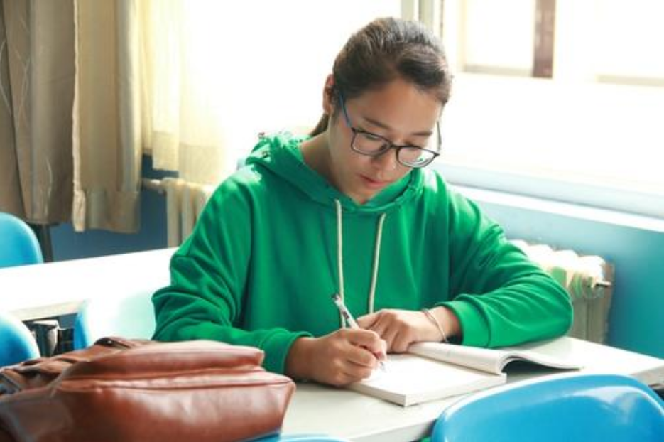 专科成绩还想考师范？这几所师范类专科可参考，分数线不高前景好