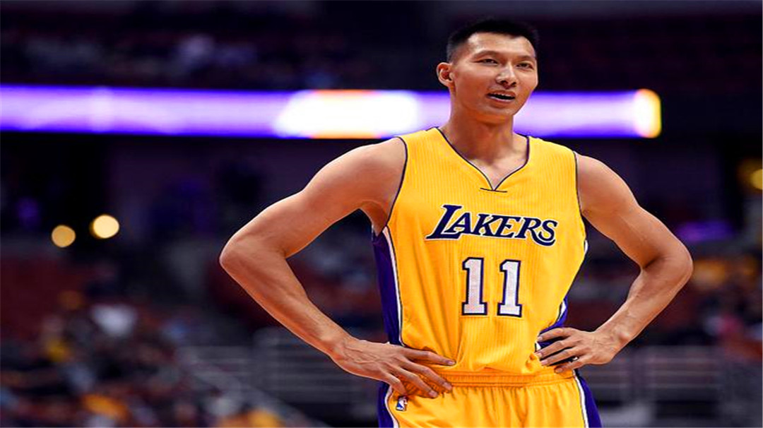 易建联为什么不进nba(终于破案！易建联无法立足NBA原因水落石出，难怪火箭裁掉周琦)