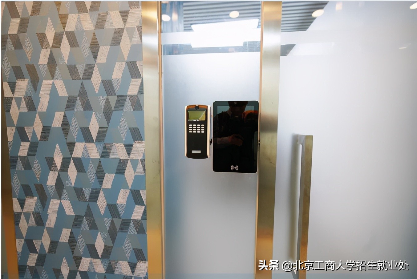 火了！北京“超豪华”大学：占地83万平米，网红美食扎堆，还新建专业级影院！