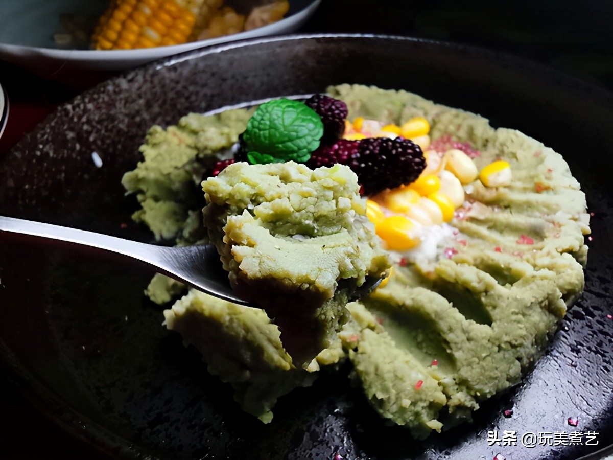 平凡食材也要众所周知，酸奶桑葚蚕豆泥与酥心糖拌紫贝天葵