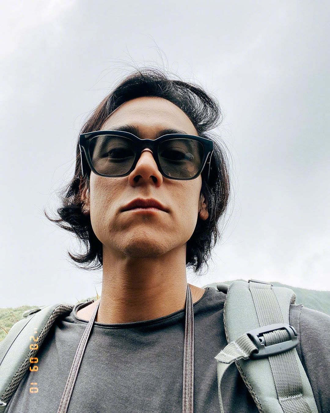 彭于晏也"放飞自我"了,长发造型洒脱不羁,这些男星长发也很帅