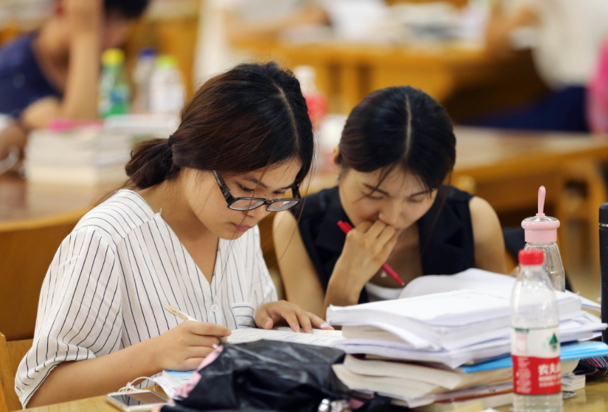 “高收入”大学专业排名出炉，榜首轻松月薪过万，金融学未进前5