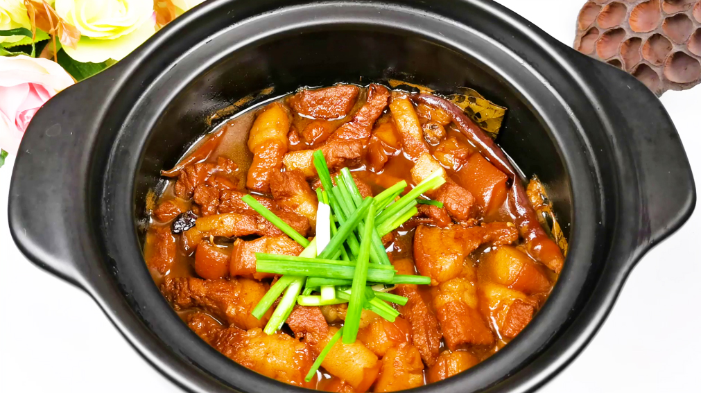 砂锅炖肉怎么做好吃(香气四溢的砂锅炖肉美味烹饪全攻略)