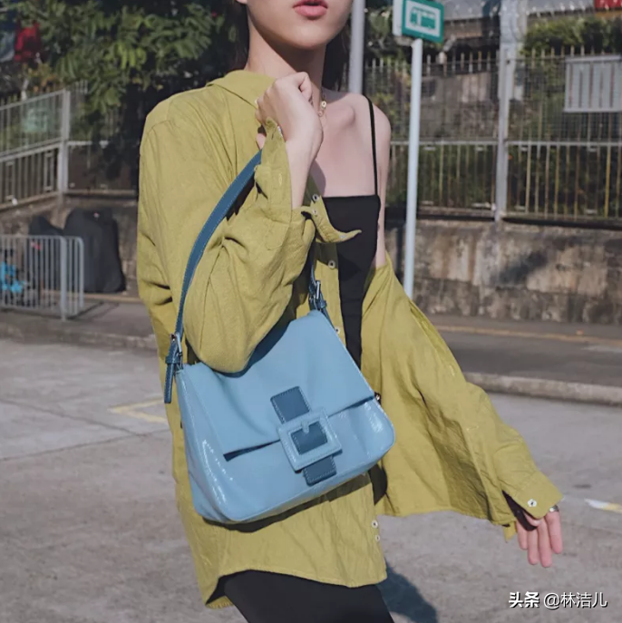 过年怎么少得了巨显白的红色包包，这4个平价品牌，人人都买得起