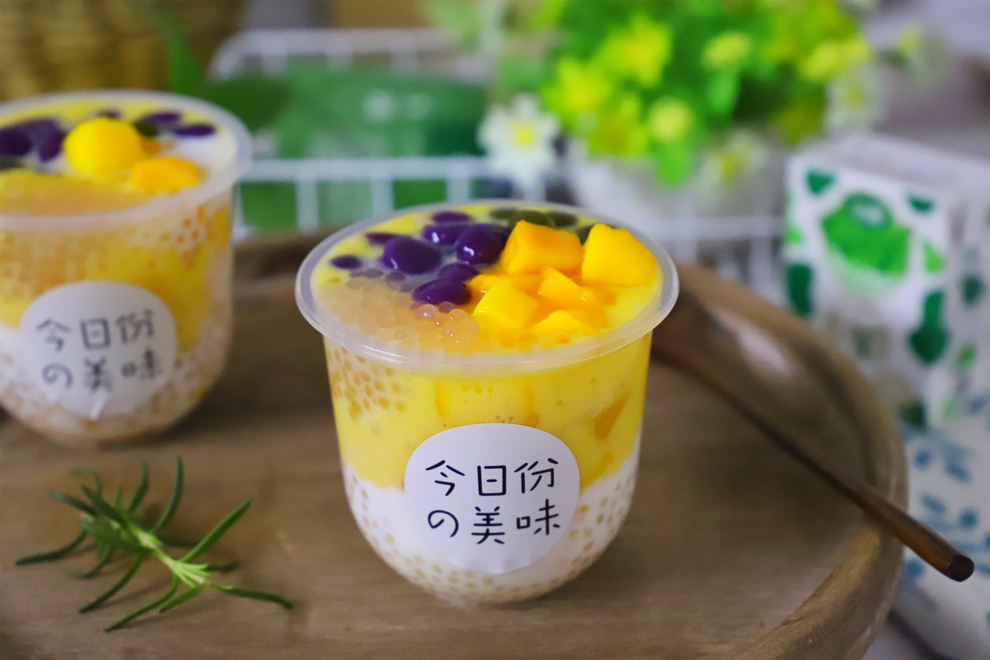 网红奶茶店28元一杯的招牌甜品制作方法大公开