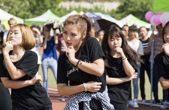 大一新生晒“包厢式宿舍”，让人羡慕不已，网友直言复读来得及吗