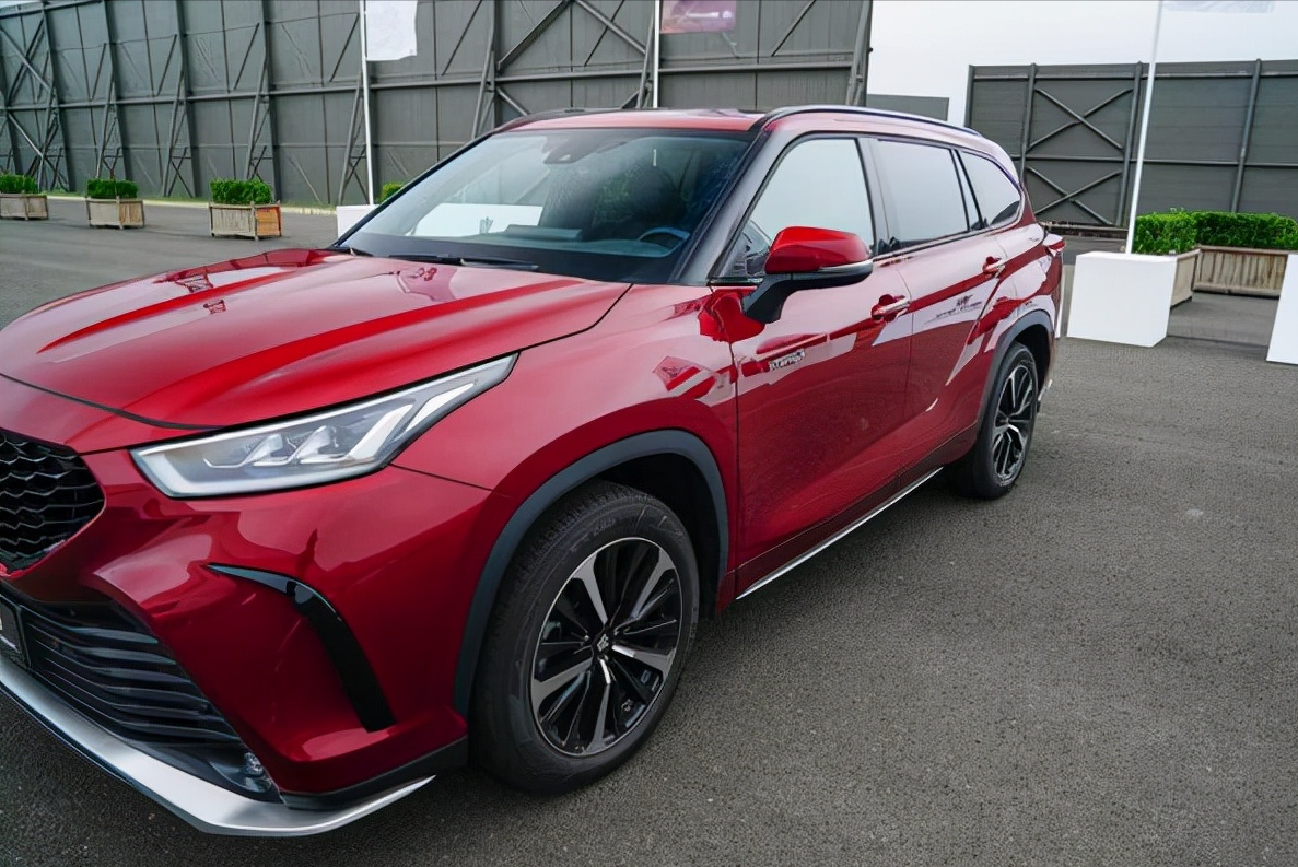 预算30W入手大7座SUV，选途昂还是陆放？对比后差距“一目了然”