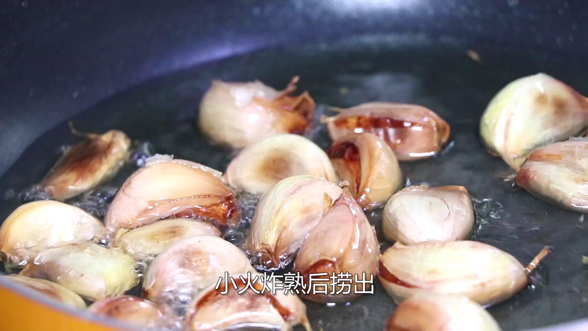 炒大蒜的做法（学会这么炒大蒜比烧烤还美味）