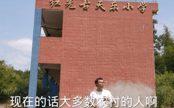 古天乐曾捐赠111所学校，而10年前这所希望小学，如今却彻底荒凉