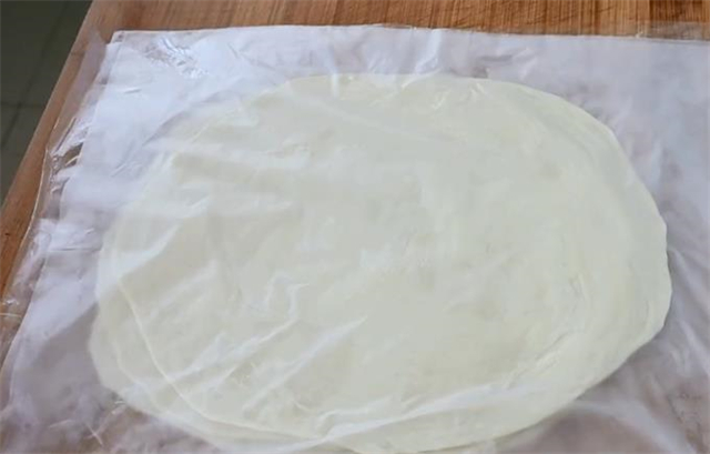 正宗手抓饼做法，外酥里软层次多，多做一些冻起来，当早餐好方便