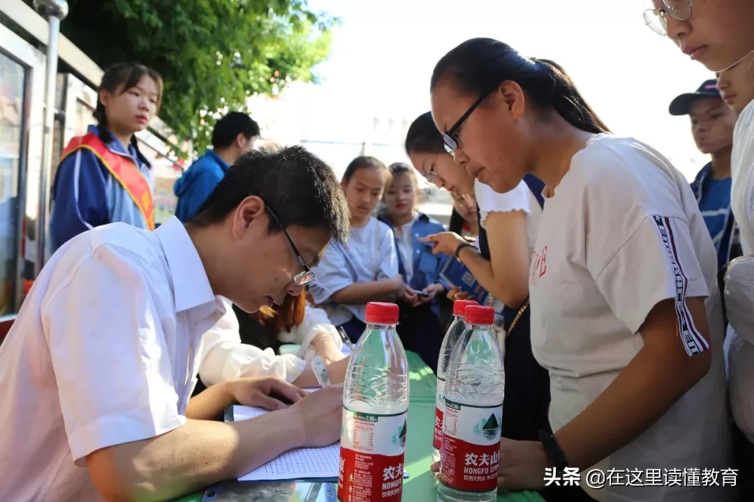 新疆排名前十的高中，乌鲁木齐占七所，这个榜单你认可吗？