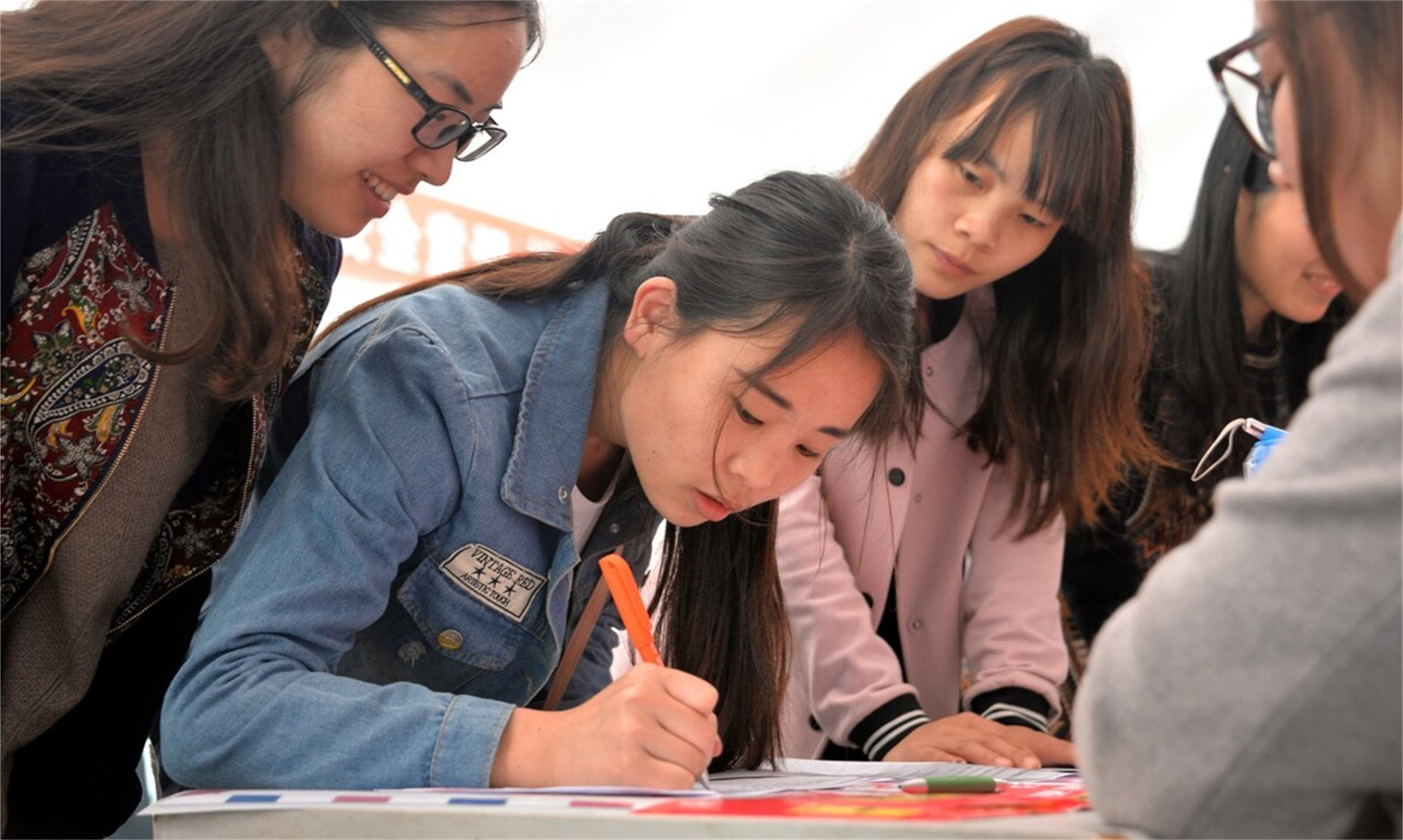 当代大学生消费等级出炉：一千块只够“温饱线”，出人意料的壕